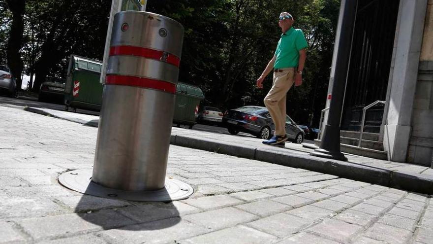 El bolardo ubicado al final de la calle Carrreño Miranda.