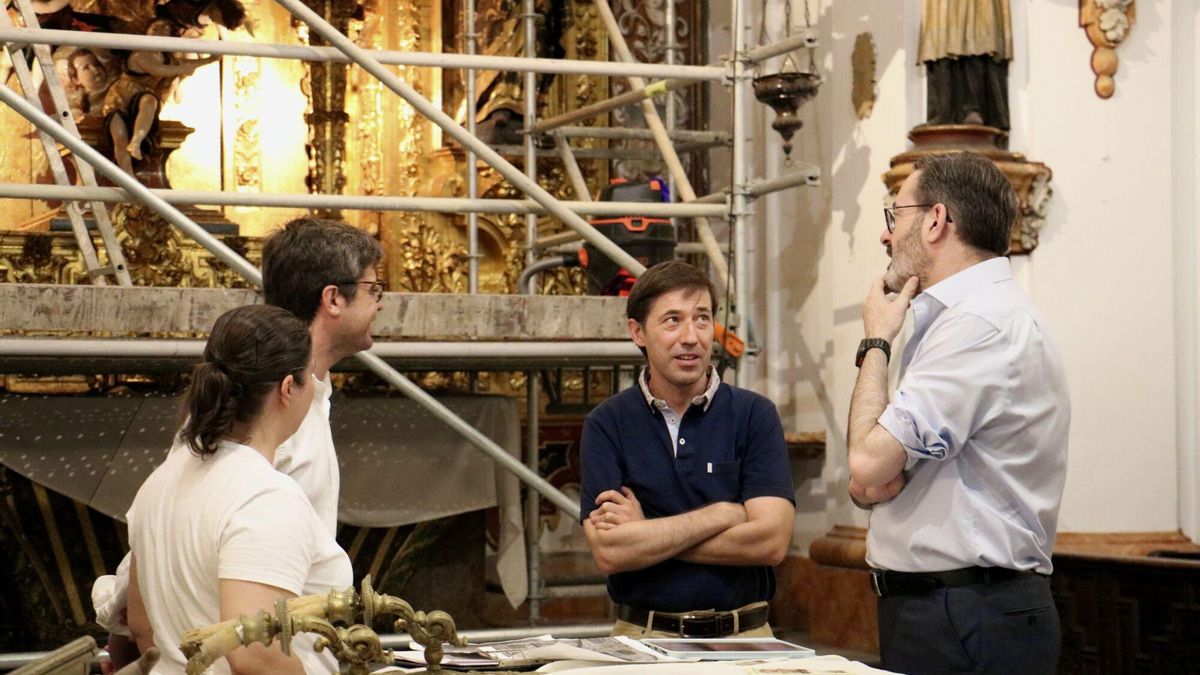 El delegado del Gobierno, Adolfo Molina, en su visita a la Capilla de la Asunción del IES Luis de Góngora.