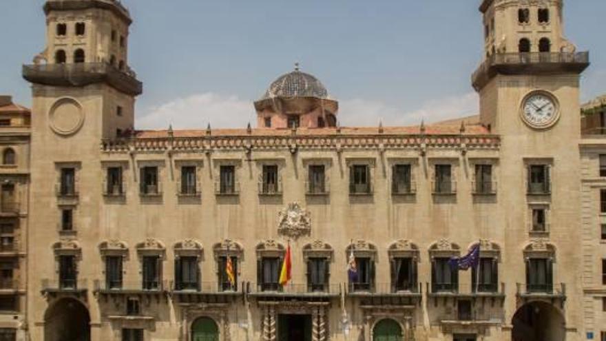 El Ayuntamiento de Alicante provee varias jefaturas.