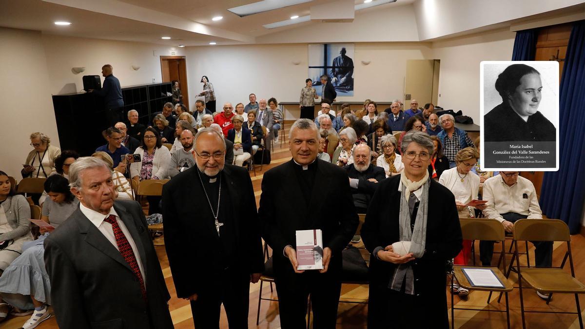 Por la izquierda, José María González del Valle, el arzobispo Sanz Montes, monseñor Alberto González Chaves y la hermana María Leticia Montero Granados. En el recuadro, María Isabel González del Valle.