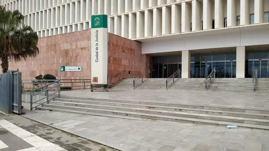 Piden 38,5 años de cárcel para dos acusados de matar a tiros a un hombre en Marbella y dejar lisiado a otro