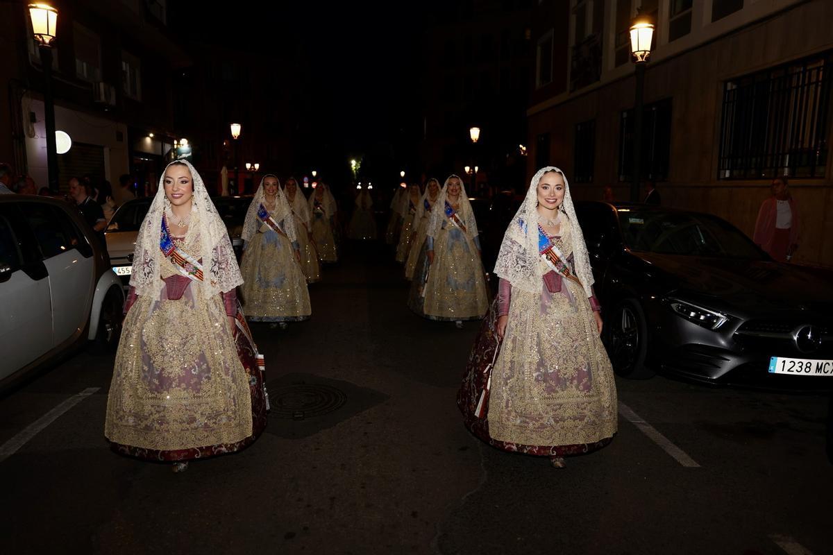 El Cristo de la Fe desfila por Saïdía acompañado por Carmen Prades y la corte mayor