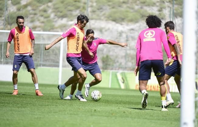 Entrenamiento de la UD Las Palmas en Barranco ...