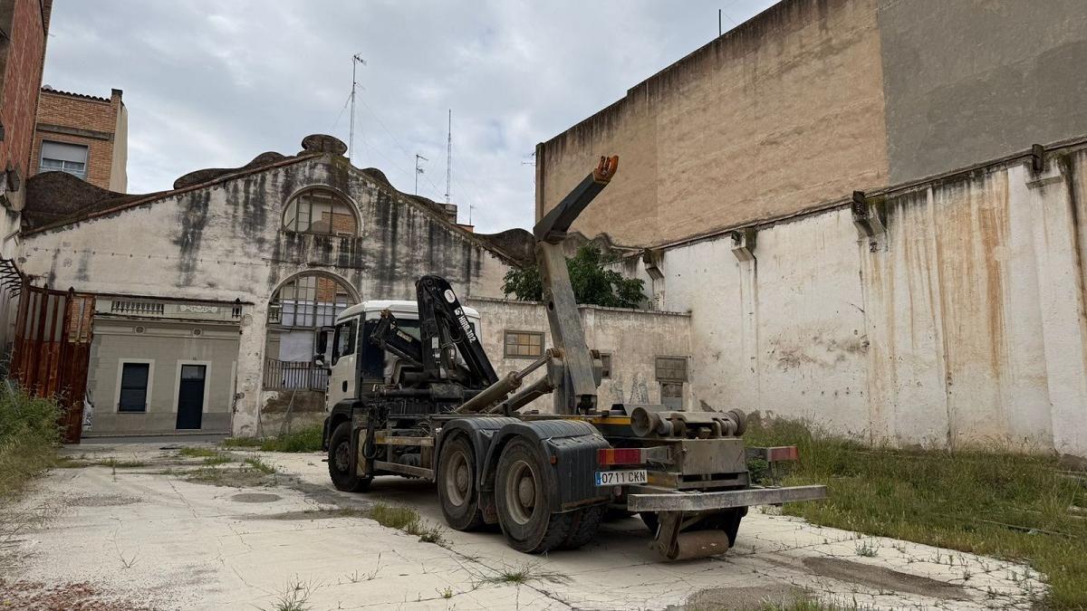 Aquest dijous han començat els treballs d'adeqüació del nou aparcament