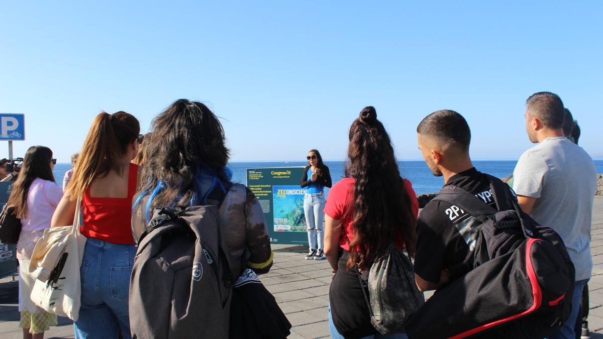 Alumnos de la Escuela de Arte Pancho Lasso, en una de las zonas del Congreso H en Puerto del Carmen.