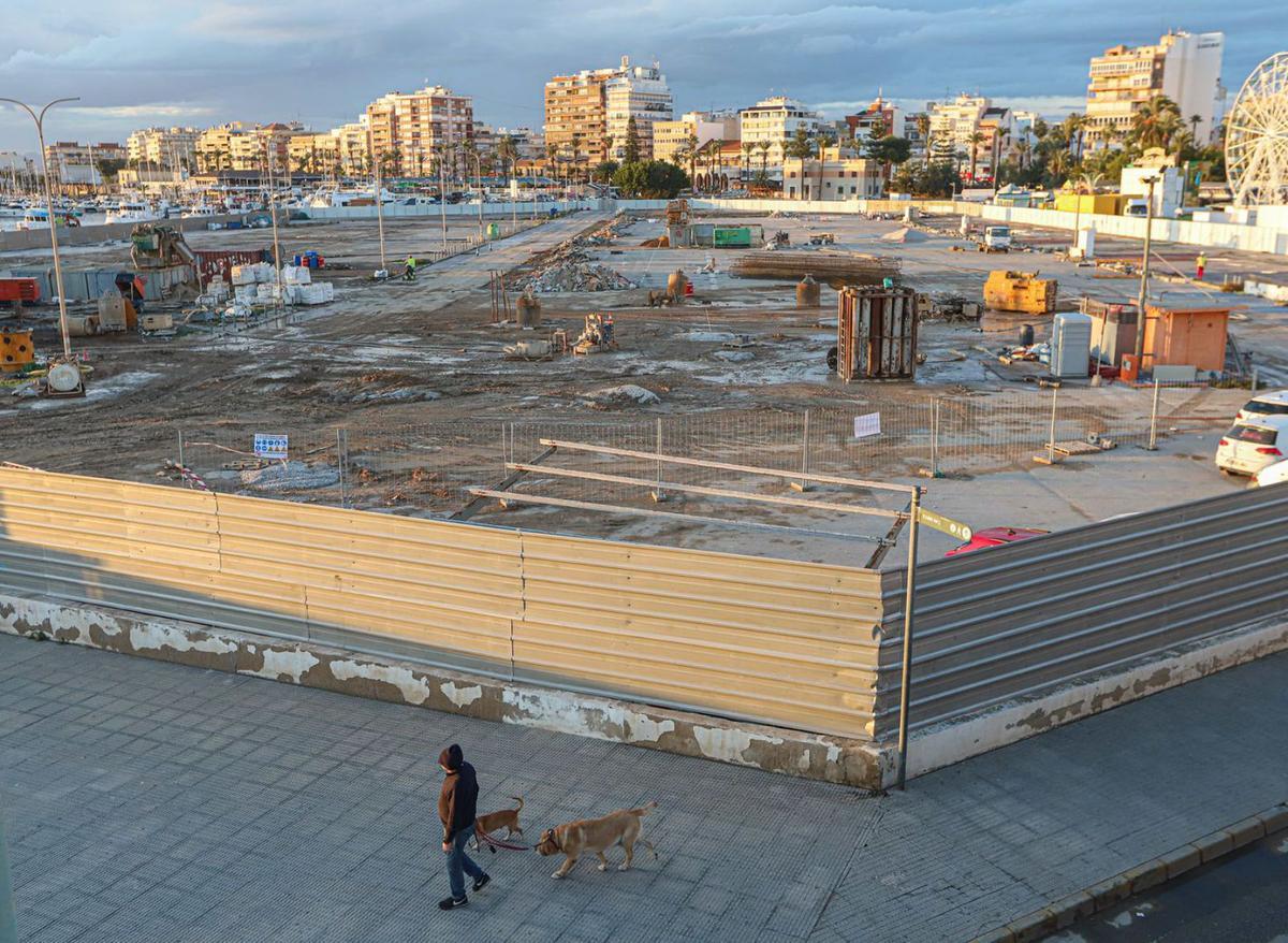 El Paseo del Mar contará con 8.000 metros cuadrados de locales y aparcamiento subterráneo. | TONY SEVILLA