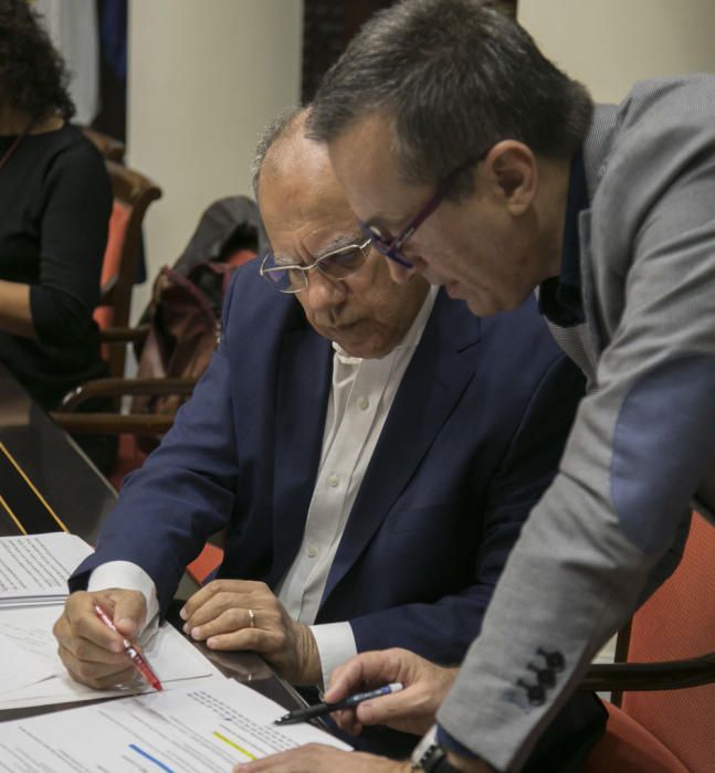 Comisión de presupuestos en el Parlamento canario