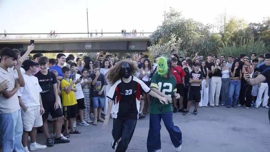 'Farmear aura': la fiebre de TikTok llega a Córdoba