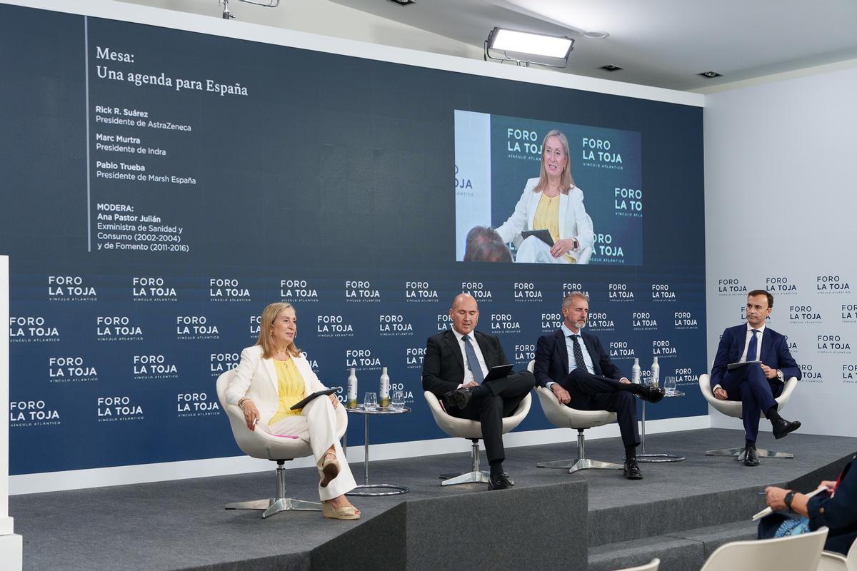 Ana Pastor, por la izquierda, Suárez, Mutra y Trueba.