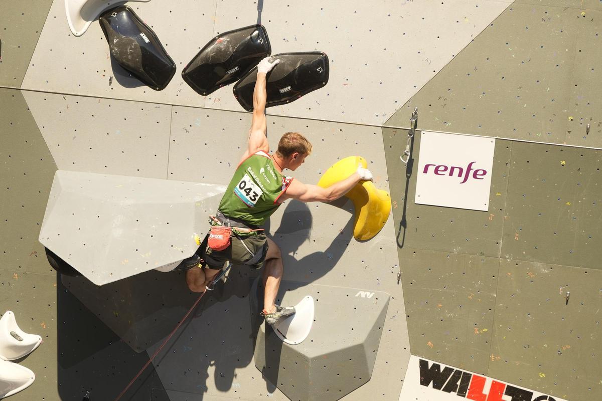 Mikel Linacisorio, medalla dor en el Campionat dEspanya 2024 celebrat en Climbing Madrid