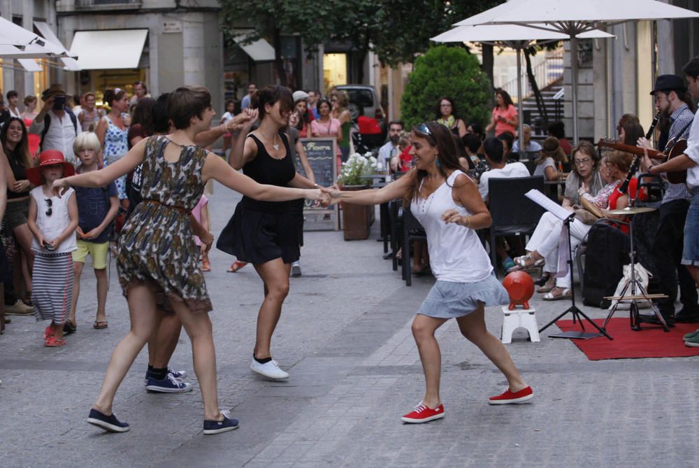 «Lindy-hop» al carrer Hortes de Girona