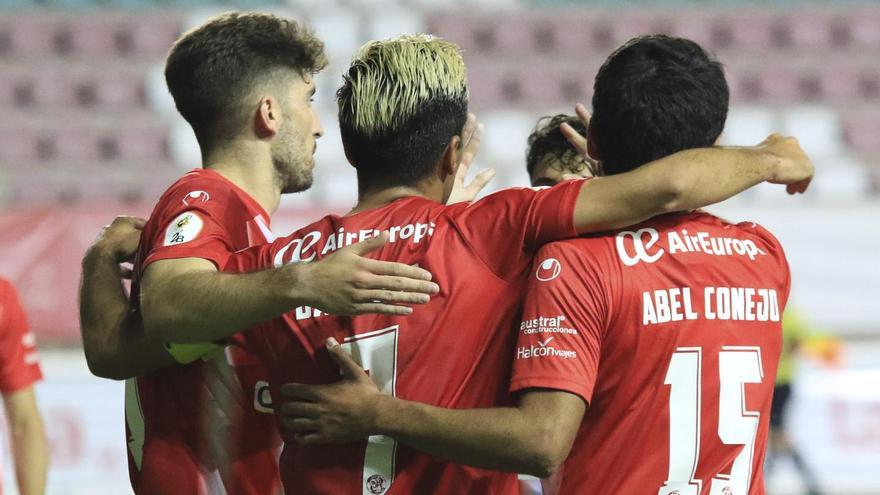 Los jugadores del Zamora celebran un gol.