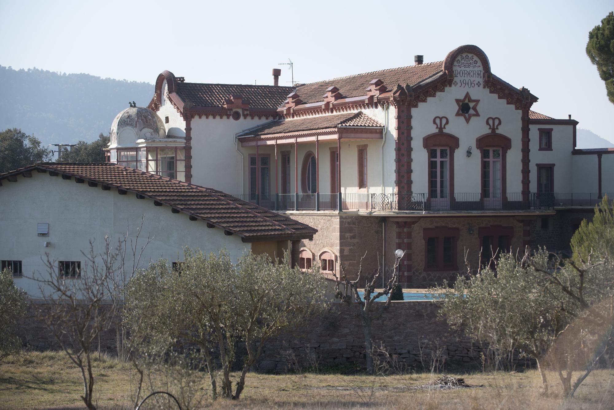 Així és la casa de La Morera de Manresa per fora