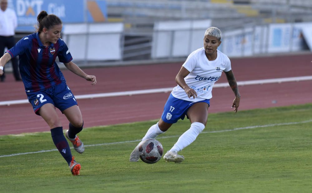 Partido del torneo Egalité de fútbol femenino