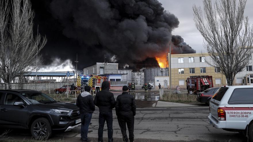 Rusia bombardea una refinería en Odesa, una &quot;infraestructura crítica&quot; de la ciudad