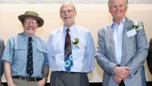 Jeffrey C  Hall,  Michael Rosbash  y Michael W  Young, los premios Nobel del 2017.