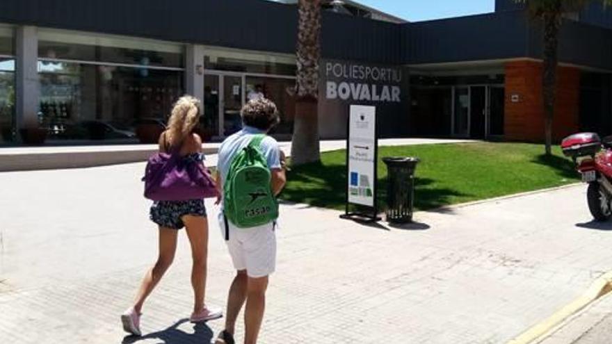 La entrada a la piscina de Alaquàs abierta al público.