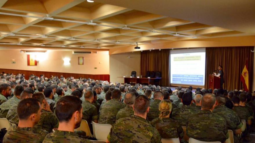 Charla sobre alcohol y drogas en la base de Cerro Muriano