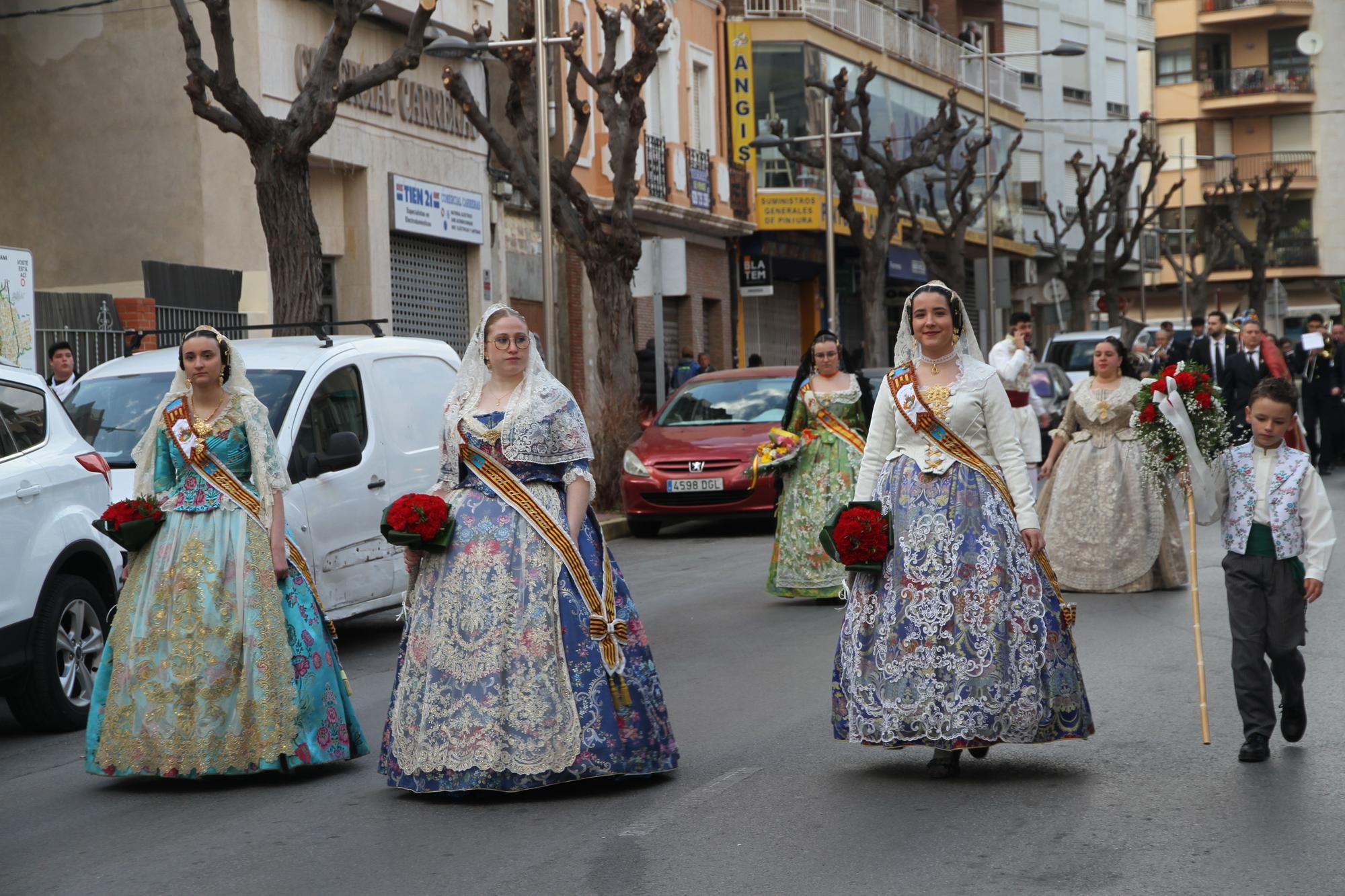 Emotiva y participativa ofrenda en las Fallas de la Vall