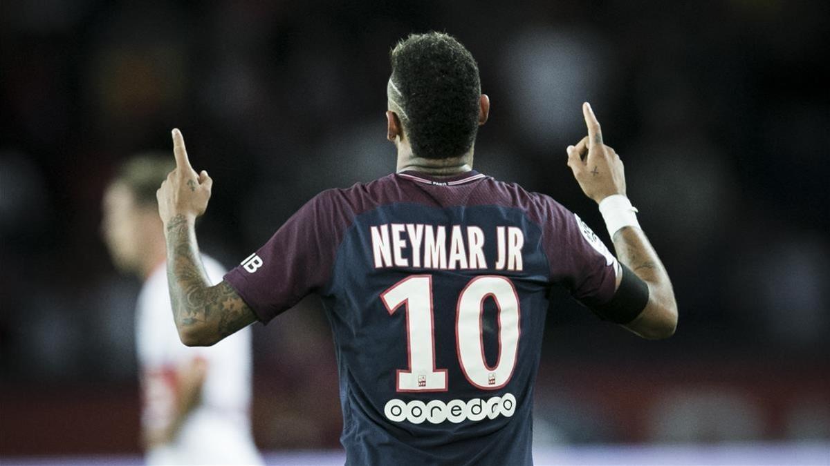 Neymar celebra uno de sus dos goles ante el Toulouse.