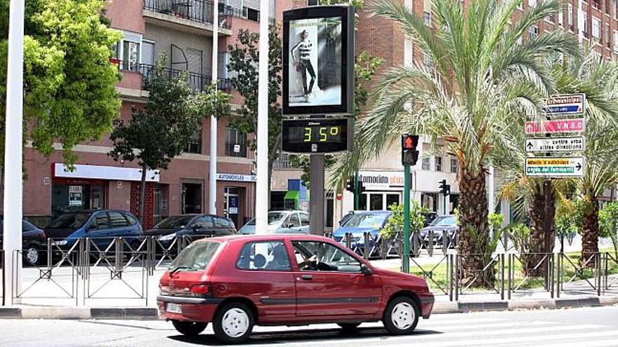 Algunos termómetros expuestos al sol han registrado 35 grados durante el fin de semana.