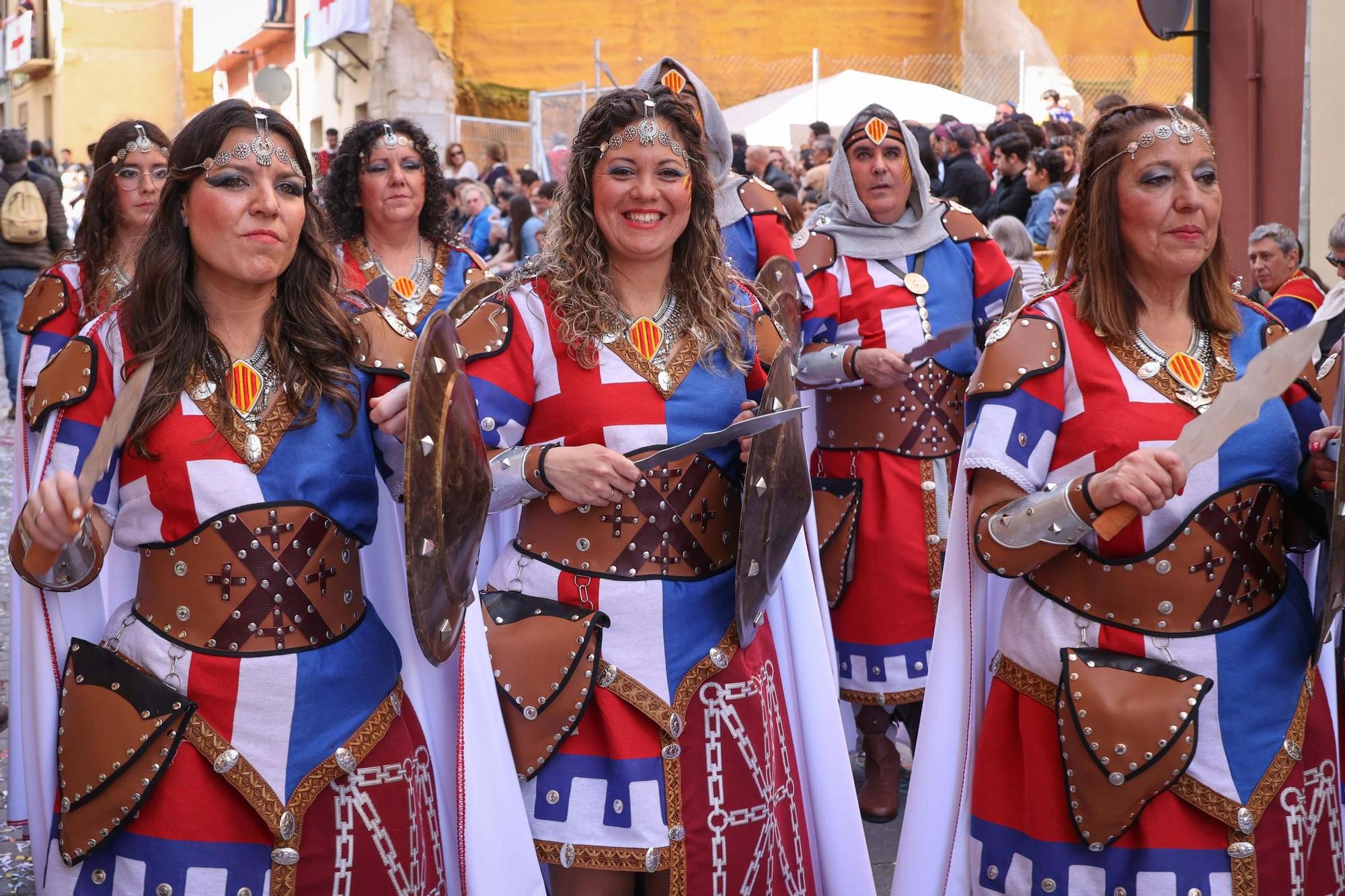 Alcoy se entrega al espectáculo de las tropas cristianas