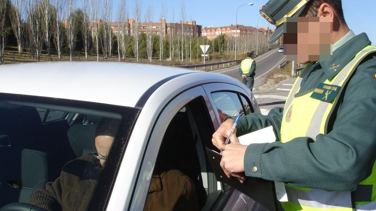 Multado un conductor con 200 euros por circular a la velocidad adecuada pero no fijarse en la S-13: la Guardia Civil extrema la vigilancia