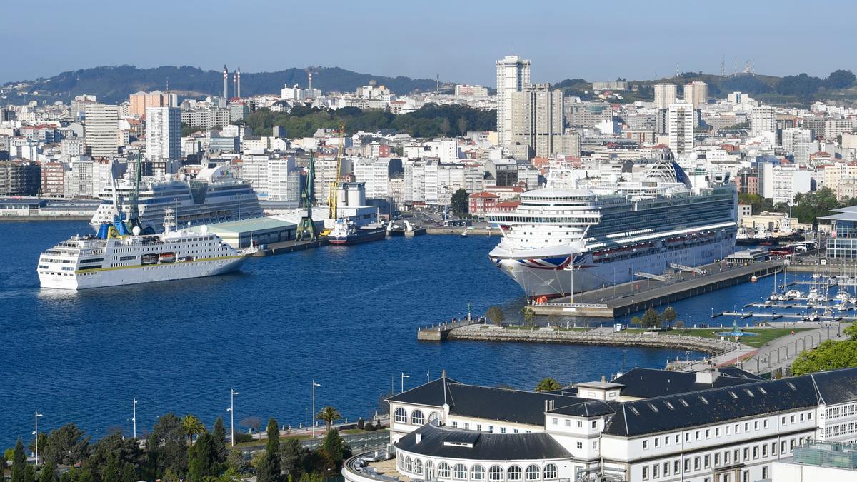 Cruceros en el puerto de A Coruña.