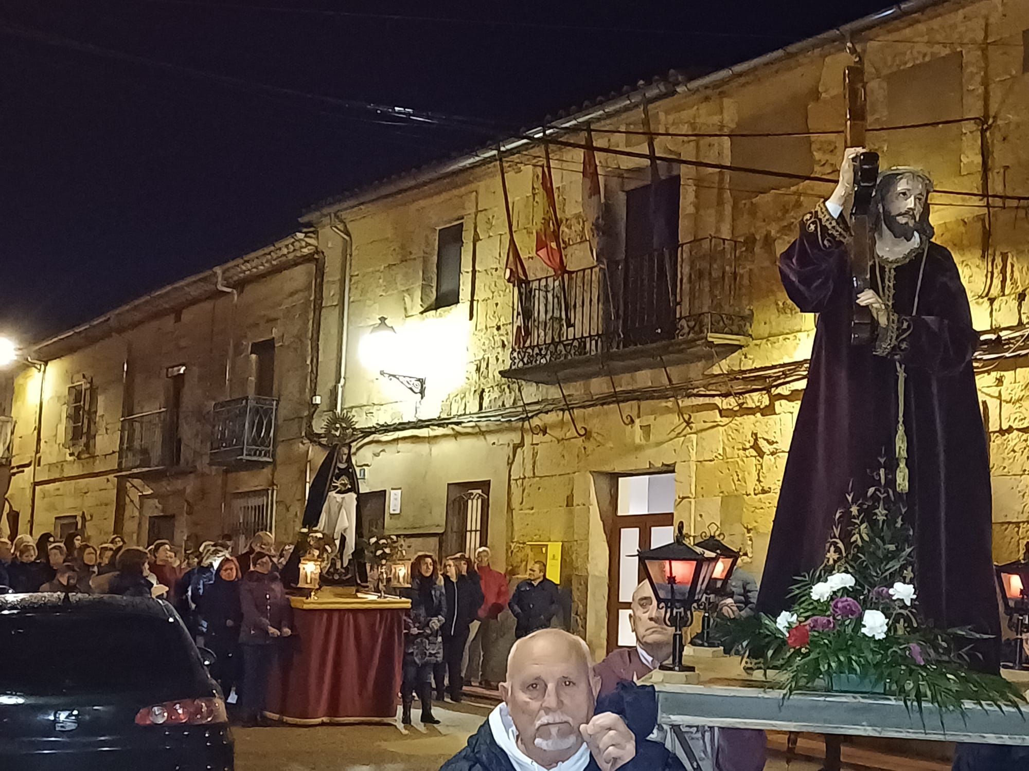 GALERÍA | Jesús Nazareno y la Virgen de los Dolores procesionan en Villaescusa