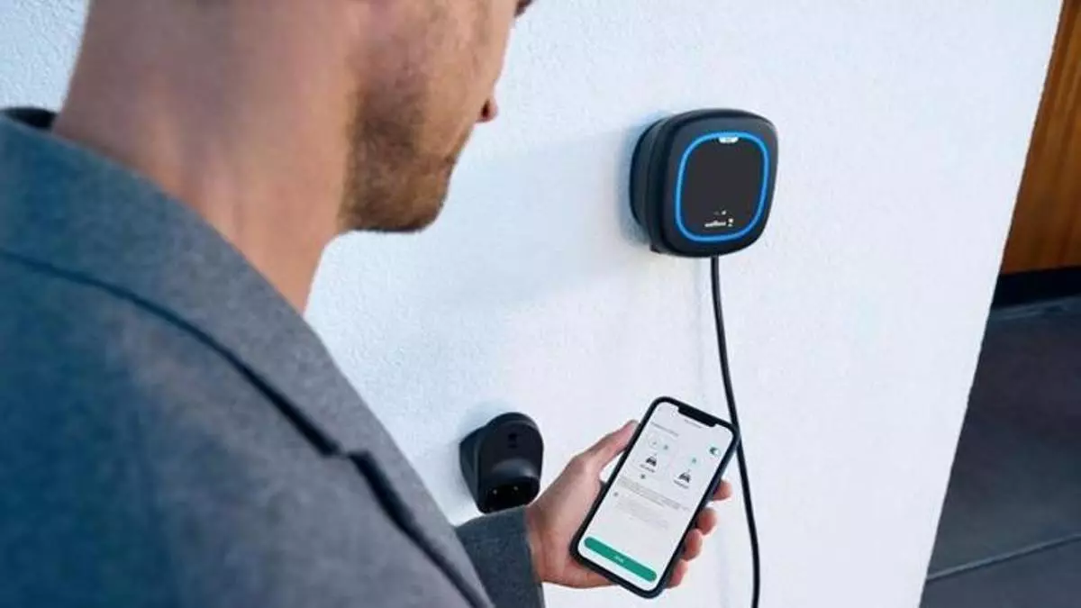 Wallbox renueva su cargador Pulsar Max’ con más conectividad y tecnología de recarga inteligente