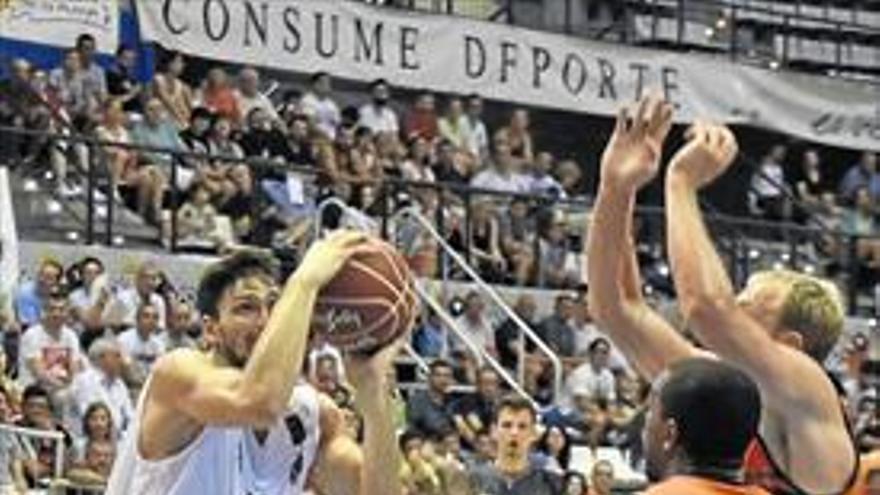 El TAU Castelló planta cara al Valencia y deja buen sabor de boca