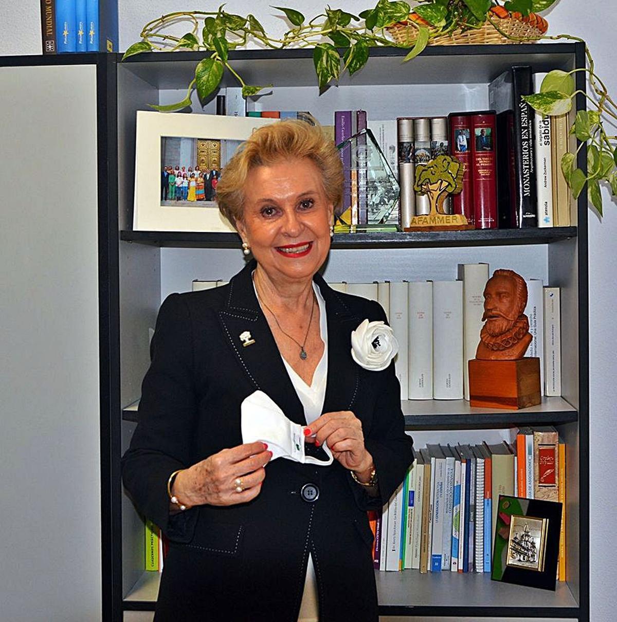 Carmen Quintanilla, presidenta nacional de Afammer, recoge el premio europeo.