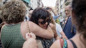 Llegada de Juana Rivas con su hijo menor al punto de encuentro familiar