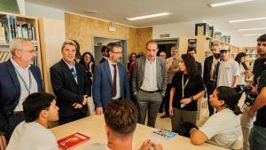 El conseller de Política Lingüísitica, Francesc Xavier Vila, y el de Justícia, Ramon Espadaler, durante su visita en el Centre Penitenciari de Joves