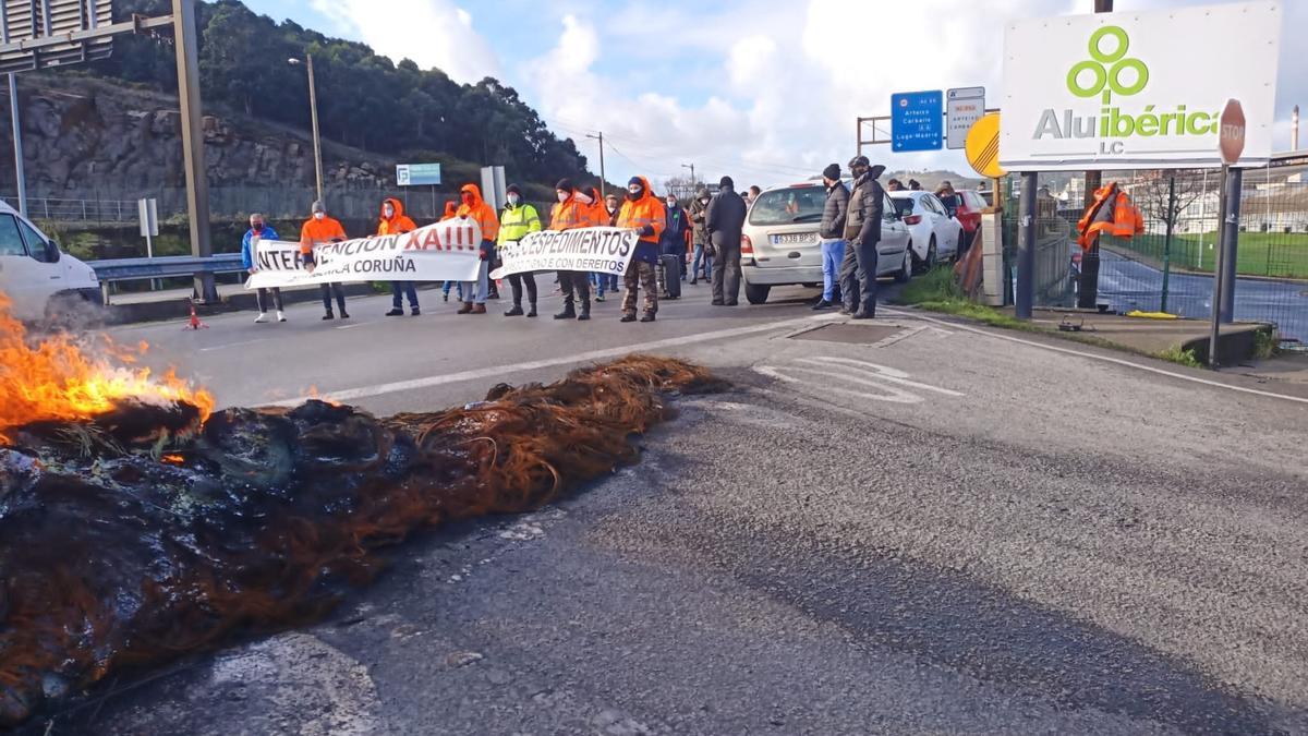 Protesta de trabajadores de Alu Ibérica en A Coruña.