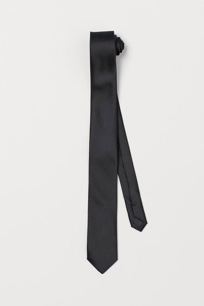 Corbata de satén de H&amp;M (precio: 4,99 euros)