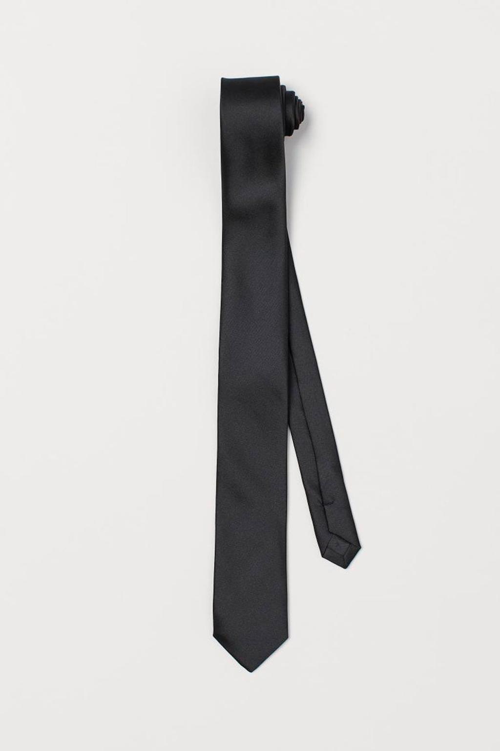 Corbata de satén de H&M (precio: 4,99 euros)
