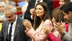 La líder de Cs, Lorena Roldán, junto a diputados del partido durante la moción de censura contra Quim Torra.