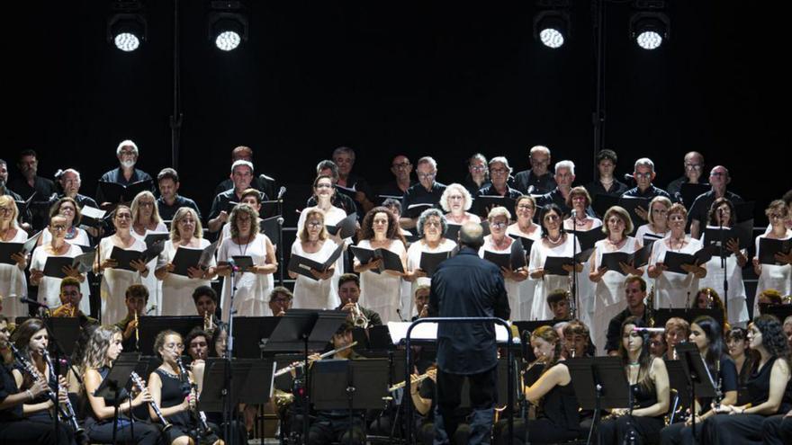 Un concierto del Cor y la Banda Ciutat d’Eivissa. | IRENE VILÀ CAPAFONS