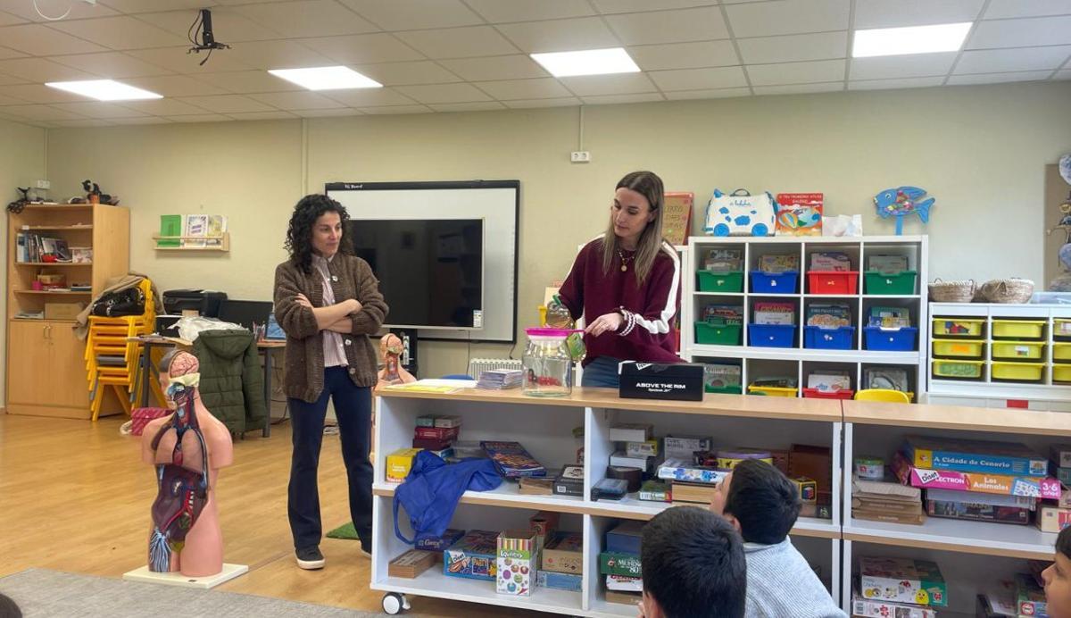 Visita de dos expertas en diálisis al Ceip de Oca