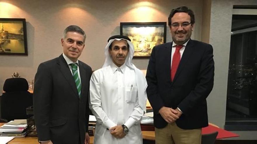 Firma Los hermanos Peláez con el jeque Sheikh Bin Jassim Al Thani