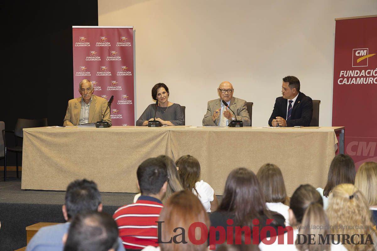 Entrega de los premios de la Fundación Robles Chillida a estudiantes caravaqueños