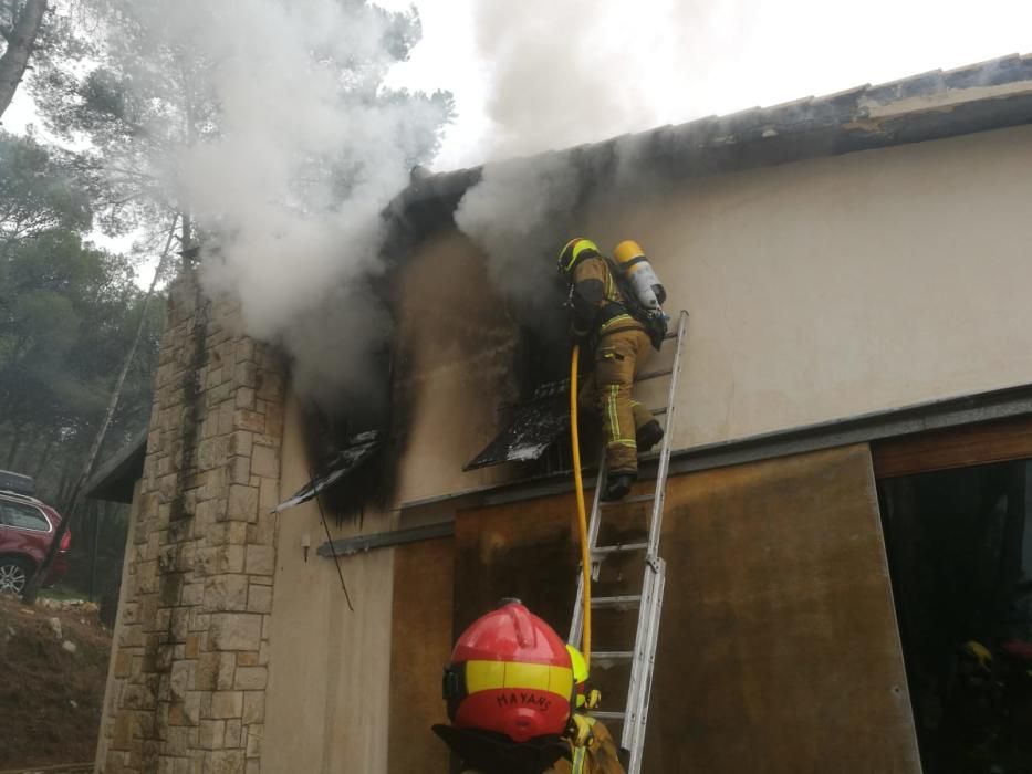 Arde un chalé en Benimantell