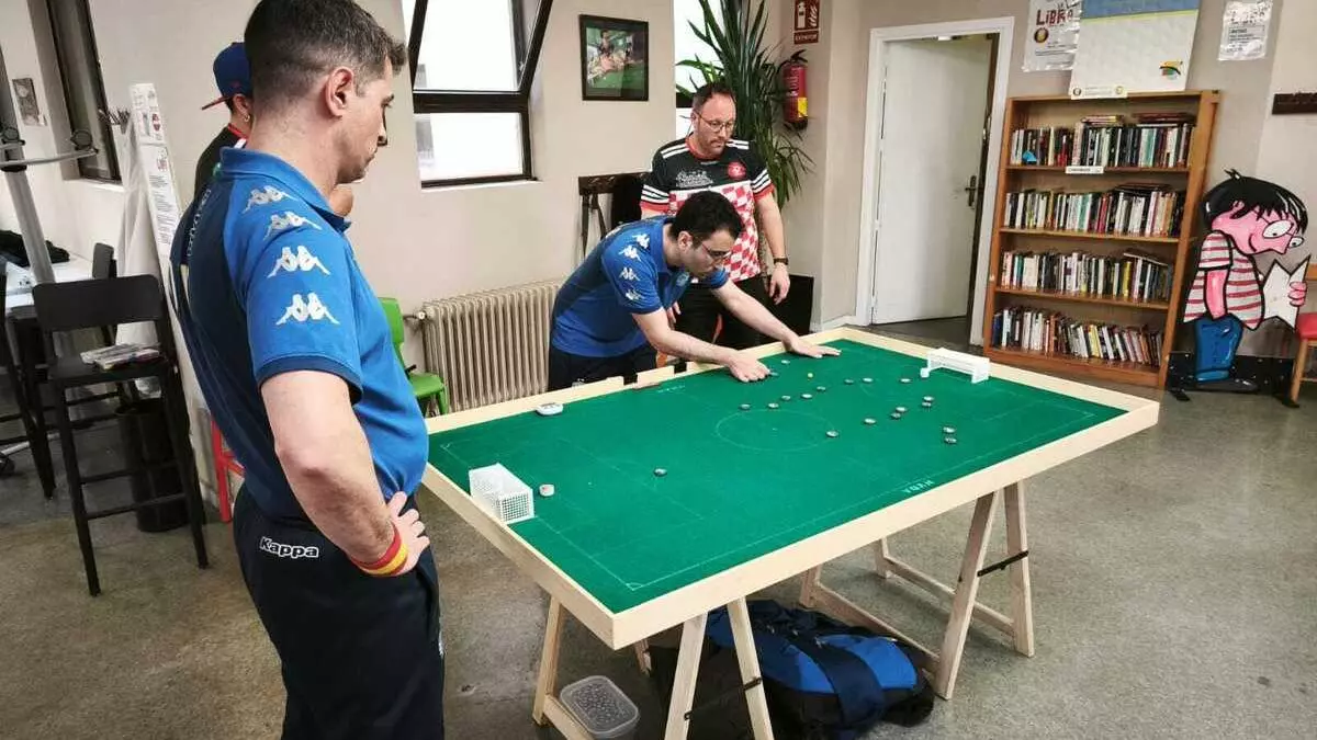El fútbol chapas sigue teniendo éxito y en Alcalá de Henares está el... ¿mejor club de España? Así siguen jugando