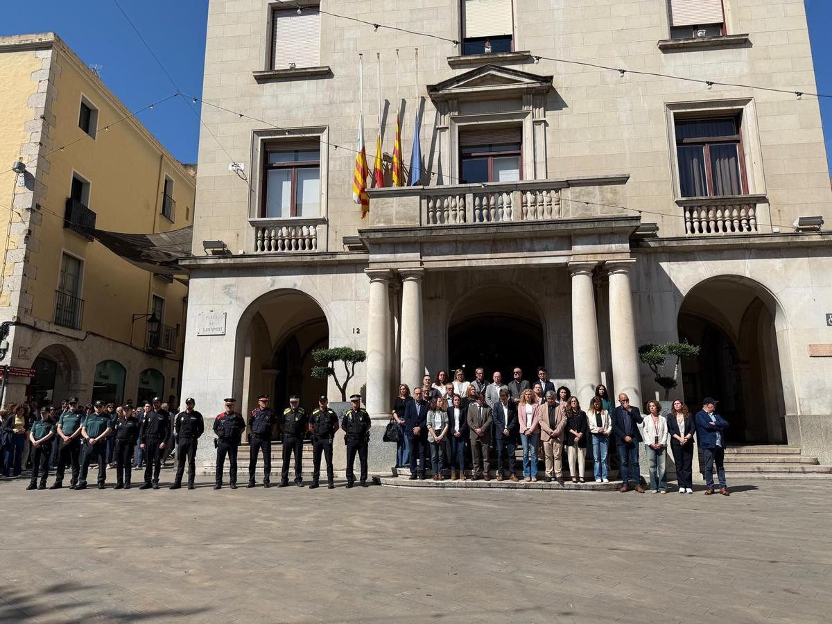 Les imatges del minut de silenci a Figueres per condemnar el crim masclista Les imatges del minut de silenci a Figueres per condemnar el crim masclista