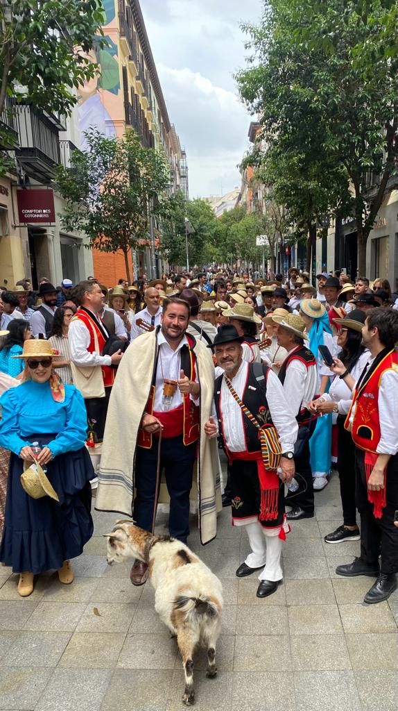 Romería y fiesta en Madrid por el Día de Canarias.