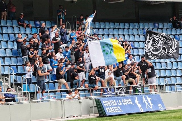 Entrenamiento del CD Tenerife a puerta abierta en el Heliodoro Rodríguez López