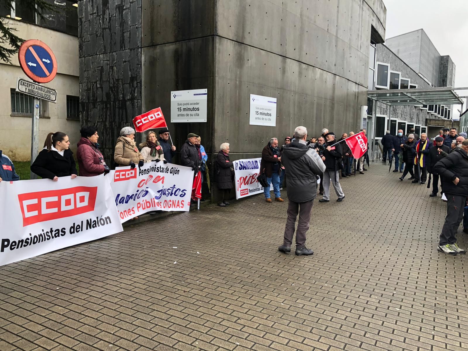 Protesta de los pensionistas en Langreo para pedir mejoras en la sanidad