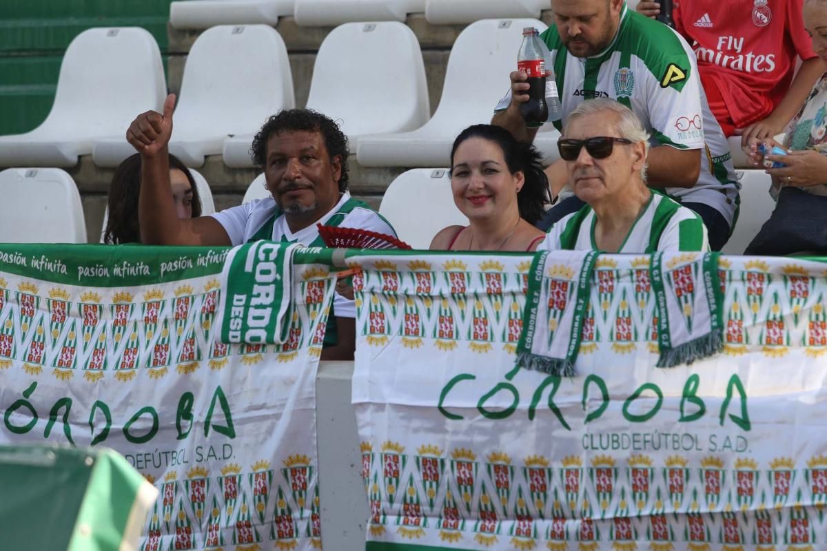 Los aficionados del Córdoba CF en el Arcángel