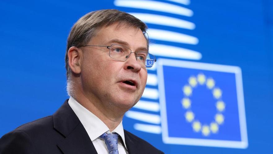 Bruselas alerta de que más gasto público en energía puede mantener los precios altos